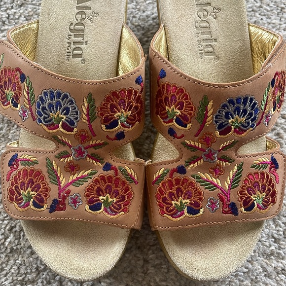 Alegria Embroidered ‘70s Leather Sandals - Picture 5 of 5